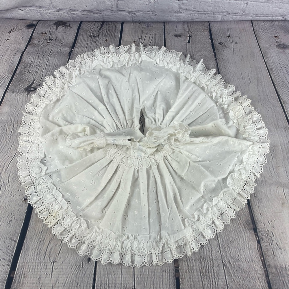 Martha’s Miniatures We’re Fussy Baby Girl Dress Size Medium White Eyelet Lace‎